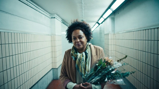 Video Reference: Flower, Plant, Daytime, Smile, Eye, Flash photography, Organism, Happy, Cool, Beard