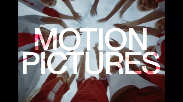 Video Reference: Gesture, Font, Finger, Human leg, Event, Photo caption, Sportswear, T-shirt, Flooring, Thigh