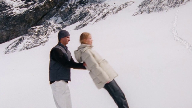 Video Reference: Snow, Mountain, Slope, Gesture, Outdoor recreation, People in nature, Freezing, Ice cap, Recreation, Glacial landform