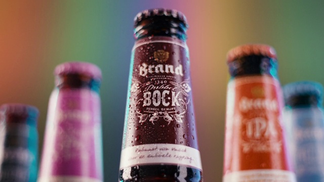 Video Reference: Drinkware, Liquid, Bottle, Fluid, Alcoholic beverage, Drink, Glass bottle, Material property, Beer, Tints and shades