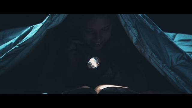 Video Reference: Automotive lighting, Hood, Automotive design, Flash photography, Automotive mirror, Motor vehicle, Gesture, Headlamp, Automotive exterior, Vehicle door