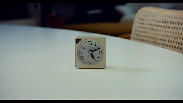 Video Reference: Watch, Analog watch, Clock, Rectangle, Measuring instrument, Quartz clock, Watch accessory, Gas, Font, Jewellery