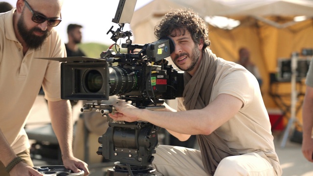 Video Reference: Head, Videographer, Television crew, Camera accessory, Camera, Smile, Film crew, Video camera, Cameras & optics, Sunglasses