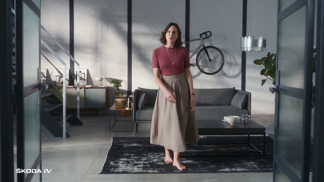 Video Reference: Tire, Wheel, Bicycle, Bicycle wheel, Fashion, Sleeve, Standing, Flash photography, Interior design, Window