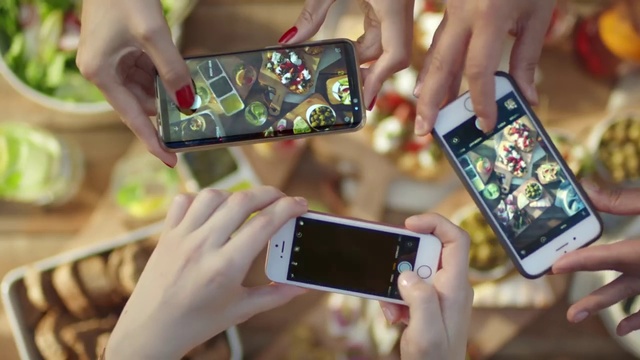 Video Reference: Hand, Photograph, Mobile phone, Green, Light, Product, Communication Device, Gadget, Finger, Portable communications device