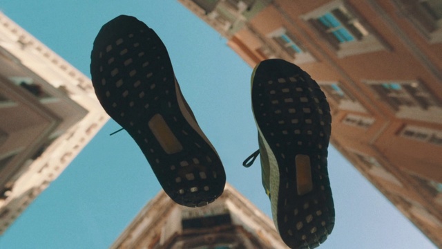 Video Reference: Footwear, Shoe, Black, Grey, Synthetic rubber, Audio equipment, Sky, Rolling, Fender, Human leg