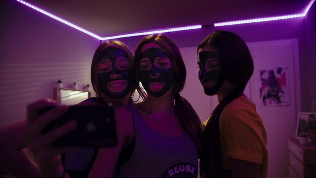 Video Reference: Smile, Glasses, Purple, Lighting, Entertainment, Flash photography, Violet, Pink, Magenta, Fun