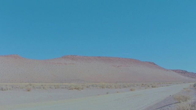 Video Reference: Sky, Cloud, Slope, Tree, Plain, Landscape, Horizon, Singing sand, Aeolian landform, Erg