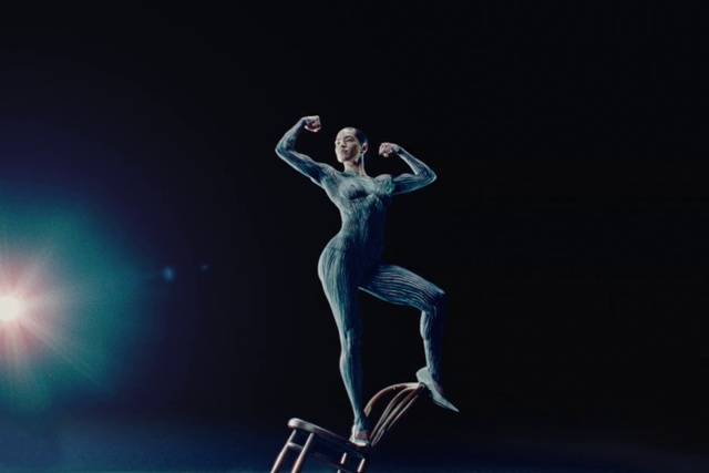 Video Reference: Flash photography, Athletic dance move, Entertainment, Choreography, Performing arts, Dance, Event, Balance, Electric blue, Art