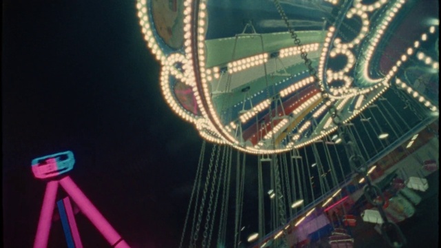 Video Reference: Recreation, Sky, Event, Fun, Leisure, Amusement ride, Pole, City, Nonbuilding structure, Circle