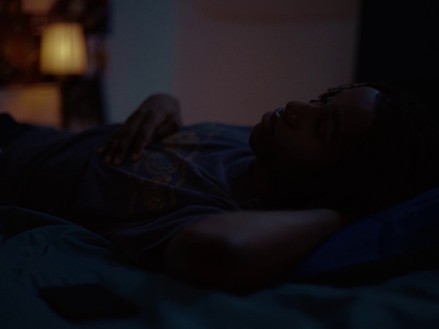 Video Reference: Comfort, Grey, Flash photography, Darkness, Room, Human leg, Linens, Electric blue, Bed, Bedding