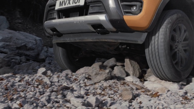 Video Reference: Wheel, Tire, Car, Vehicle, Automotive tire, Motor vehicle, Tread, Hood, Automotive lighting, Automotive exterior