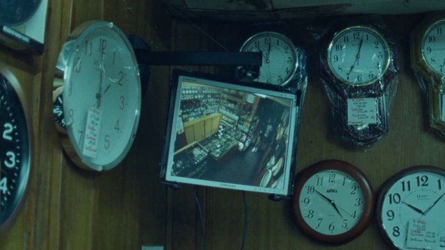 Video Reference: Watch, Gauge, Clock, Measuring instrument, Gas, Circle, Technology, Font, Glass, Wood
