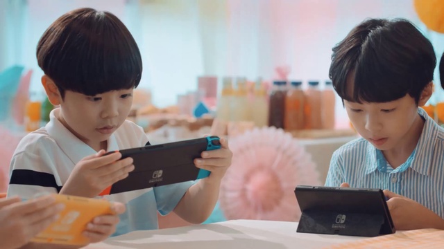 Video Reference: Skin, Hand, Communication Device, Gadget, Mobile phone, Finger, Happy, Fun, Leisure, Tablet computer