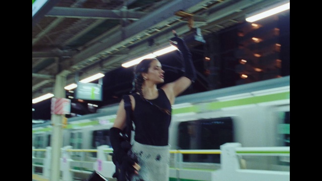 Video Reference: Shorts, Train, Flash photography, Waist, Thigh, Travel, Sportswear, Chest, Abdomen, Public transport