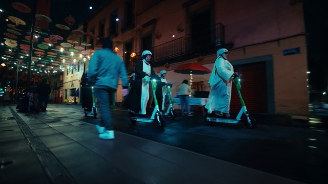 Video Reference: Musical instrument, Entertainment, Hat, Wheel, Performing arts, Musician, Event, Electric blue, Darkness, Street