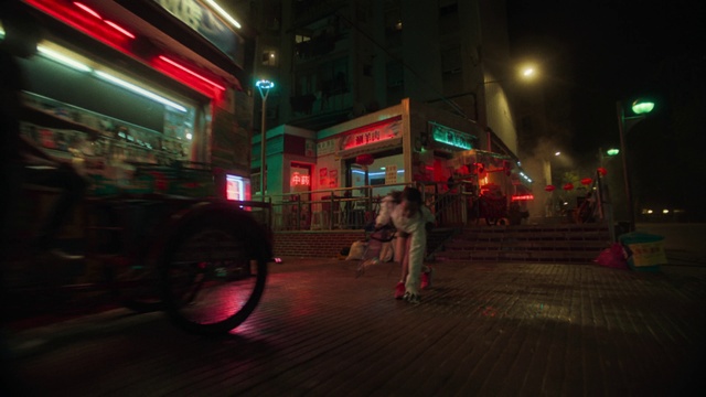 Video Reference: Automotive lighting, Tire, Wheel, Building, Infrastructure, Mode of transport, Electricity, Road surface, Midnight, Road