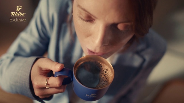 Video Reference: Kona coffee, Hand, Tableware, Drinkware, Java coffee, Tea, Coffee cup, Single-origin coffee, Cup, Cuban espresso