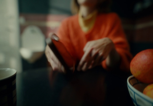 Video Reference: Hand, Food, Finger, Wood, Fruit, Comfort, Table, Cup, Natural foods, Thumb