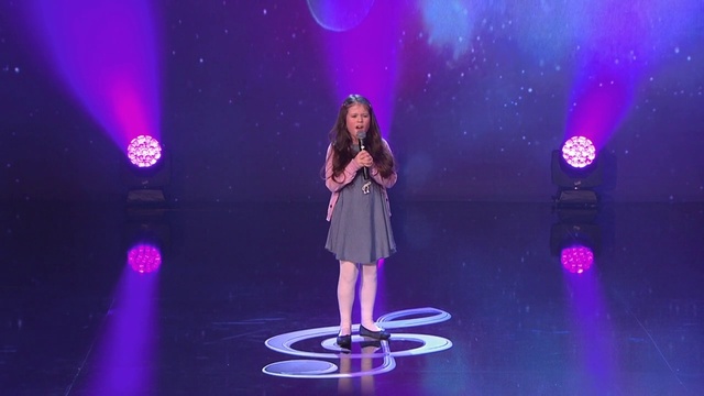 Video Reference: Purple, Light, Entertainment, Dress, Performing arts, Music artist, Violet, Visual effect lighting, Pink, Stage