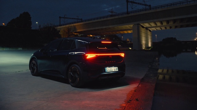 Video Reference: Tire, Wheel, Automotive tail & brake light, Vehicle registration plate, Vehicle, Car, Automotive lighting, Automotive tire, Automotive design, Trunk