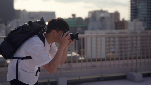 Video Reference: Photographer, Sky, Reflex camera, Digital camera, Camera lens, Digital SLR, Flash photography, Camera, Building, Mirrorless interchangeable-lens camera