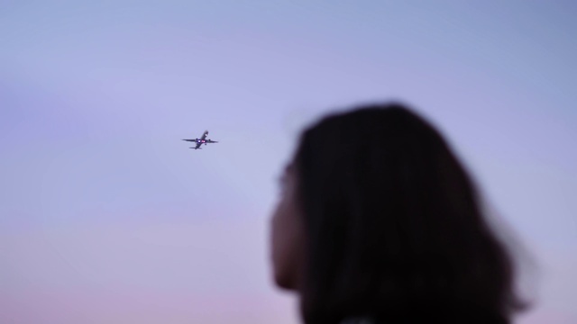 Video Reference: Sky, Aircraft, Vehicle, Airplane, Cloud, Aviation, Aerospace manufacturer, Air travel, Wing, Travel