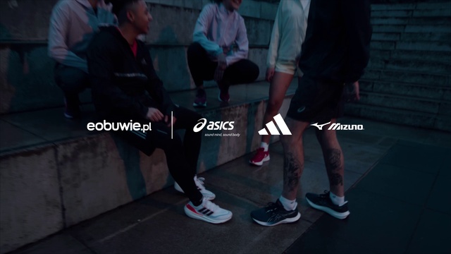 Video Reference: Shoe, Shorts, Sleeve, Sneakers, Knee, Thigh, Sportswear, Font, T-shirt, Leisure