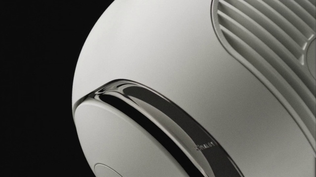 Video Reference: Peripheral, Input device, Hood, Automotive design, Helmet, Automotive tire, Rim, Synthetic rubber, Computer hardware, Audio equipment