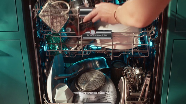 Video Reference: Computer cooling, Ventilation fan, Circuit component, Electronic instrument, Audio equipment, Computer hardware, Electronic component, Electrical wiring, Engineering, Cable