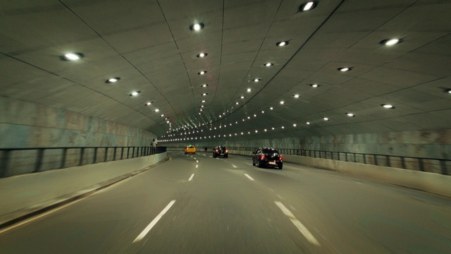 Video Reference: Car, Automotive lighting, Vehicle, Road surface, Mode of transport, Asphalt, Automotive design, Electricity, City, Tunnel