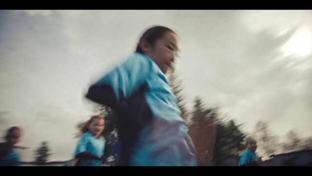 Video Reference: Cloud, Sky, People in nature, Flash photography, Happy, Gesture, Travel, Grass, Electric blue, T-shirt