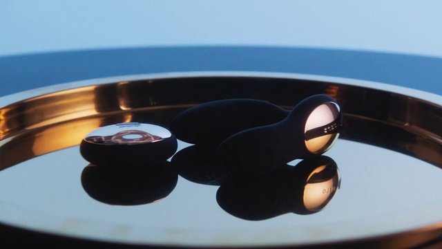 Video Reference: Peripheral, Input device, Table, Food, Gadget, Automotive design, Audio equipment, Indoor games and sports, Circle, Electronic device