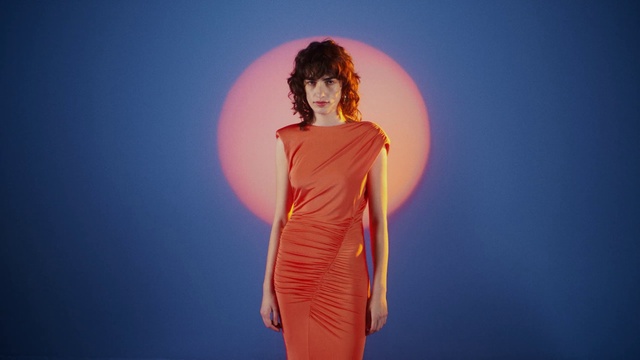 Video Reference: Hair, Face, Head, Hairstyle, Arm, Dress, Human body, Flash photography, Sleeve, People in nature