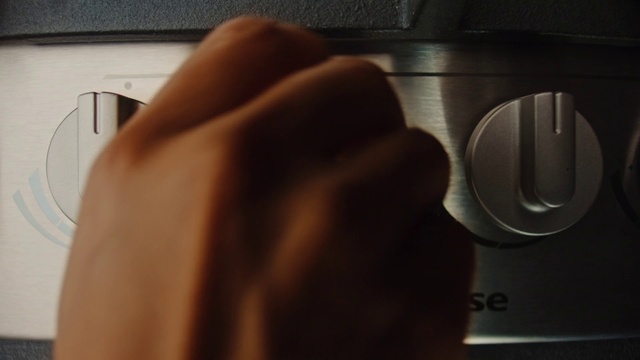 Video Reference: Gesture, Finger, Automotive design, Audio equipment, Tints and shades, Automotive lighting, Wood, Vehicle door, Wrist, Door handle