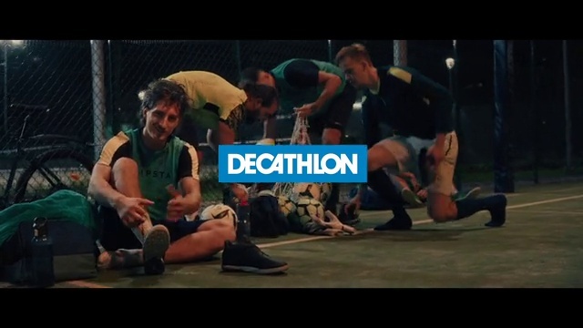 Video Reference: Vertebrate, Shorts, Mammal, Fun, Sneakers, Entertainment, Event, Performing arts, Hat, Boot