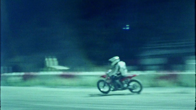 Video Reference: Wheel, Tire, Vehicle, Automotive lighting, Automotive tire, Sky, Motorcycle, Motor vehicle, Asphalt, Motorcycling