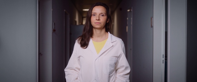 Video Reference: Lip, Dress shirt, Neck, Jaw, Flash photography, Sleeve, Gesture, Collar, Fashion design, Blazer