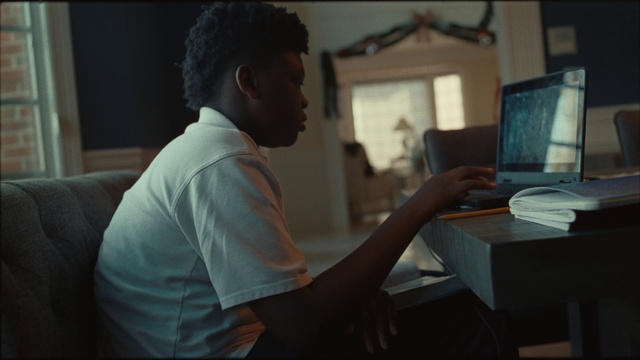 Video Reference: Computer, Personal computer, Audio equipment, Table, Laptop, Gadget, Desk, White-collar worker, Event, Sitting