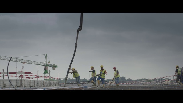 Video Reference: Sky, Cloud, Workwear, Hard hat, High-visibility clothing, Tradesman, Engineer, Composite material, Electricity, Construction worker