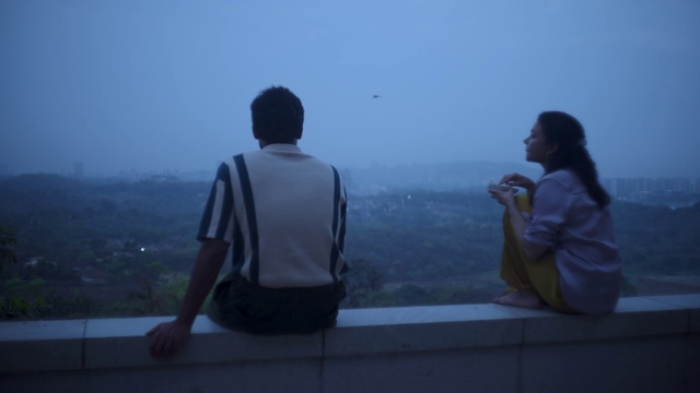 Video Reference: Sky, Hand, Cloud, Flash photography, Gesture, Travel, Sunlight, Atmospheric phenomenon, Dusk, Horizon