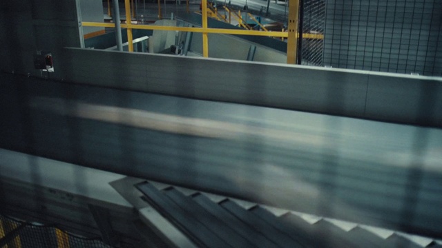 Video Reference: Parallel, Composite material, Metal, City, Glass, Steel, Wood, Machine, Shadow, Handrail