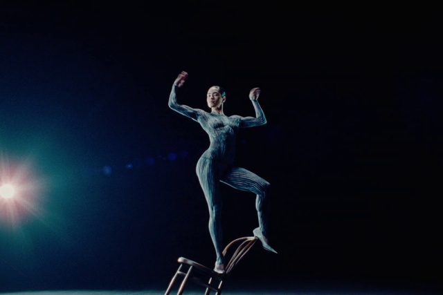 Video Reference: Leg, Athletic dance move, Flash photography, Dance, Entertainment, Choreography, Performing arts, Event, Balance, Electric blue