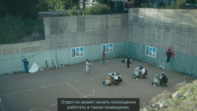 Video Reference: Tree, Building, Asphalt, Urban design, Motor vehicle, Leisure, City, Recreation, Road, Grass