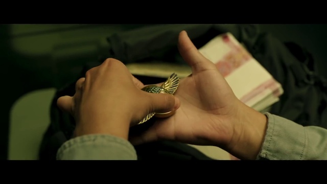 Video Reference: Hand, Human body, Gesture, Finger, Thumb, Wrist, Nail, Human leg, Jewellery, Body jewelry