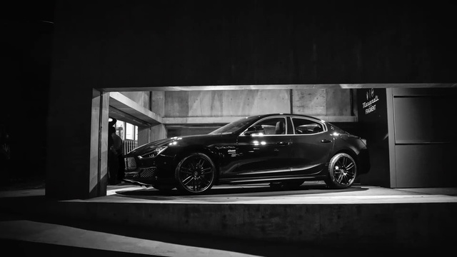 Video Reference: Tire, Wheel, Vehicle, Car, Automotive tire, Automotive lighting, Automotive design, Alloy wheel, Rolling, Fender