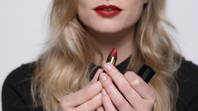 Video Reference: Skin, Lip, Hand, Lipstick, Eyebrow, Eyelash, Vision care, Plant, Eyewear, Smile