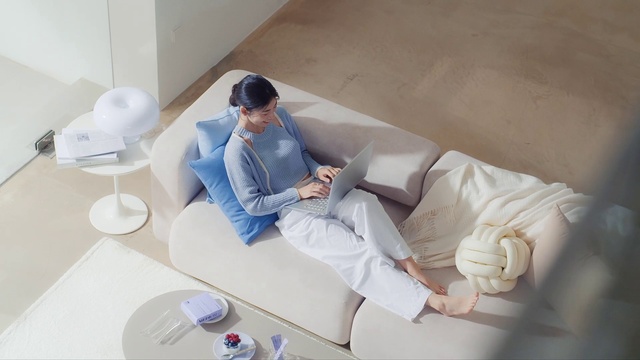 Video Reference: Comfort, Table, Couch, Hat, Flooring, Automotive design, Tableware, Service, Health care, White-collar worker