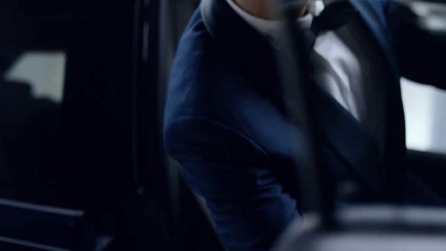 Video Reference: Sleeve, Automotive design, Grey, Street fashion, Vehicle door, Blazer, Automotive exterior, Electric blue, Formal wear, Denim