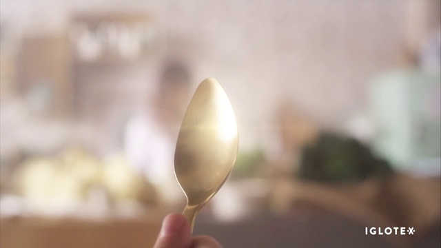 Video Reference: Vision care, Eyewear, Tints and shades, Happy, Glass, Fashion accessory, Macro photography, Metal, Transparent material, Grass